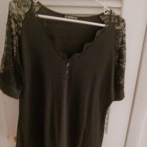 SHEILAY BRAND, BLACK COLOR, LACE SLEEVES, V-NECK, LADIES TOP, SIZE 3XL